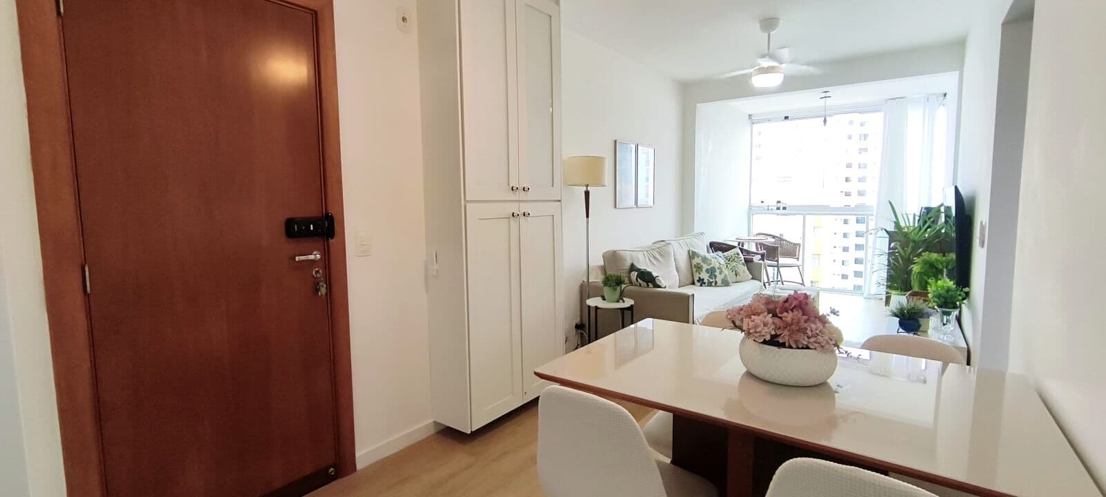 Apartamento 65m², 2 quartos, 1 suíte, varanda, 1 vaga, lazer de clube
