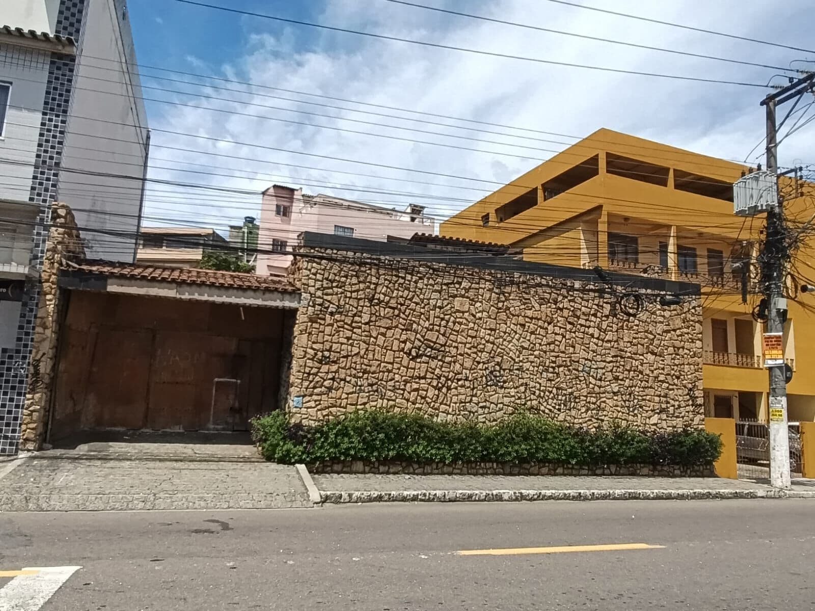 Terreno de 300m², escriturado e registrado.