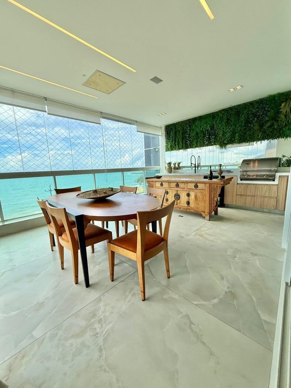 Apartamento frente mar, 285m², 4 suítes, 3 vagas, lazer de clube