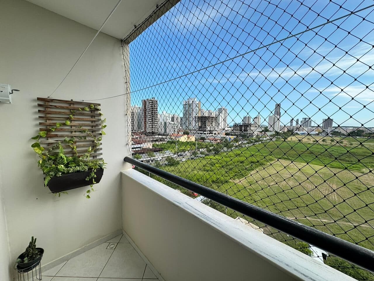 Apartamento 90m², 3 quartos, 2 banheiros, 1 vaga de garagem coberta