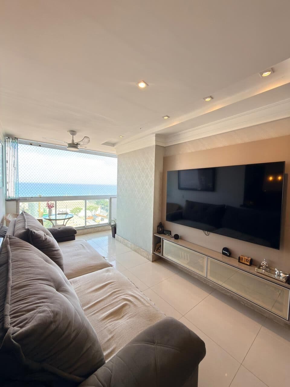 Apartamento 62m², 2 quartos, 1 suíte, varanda, 1 vaga de garagem, lazer completo.