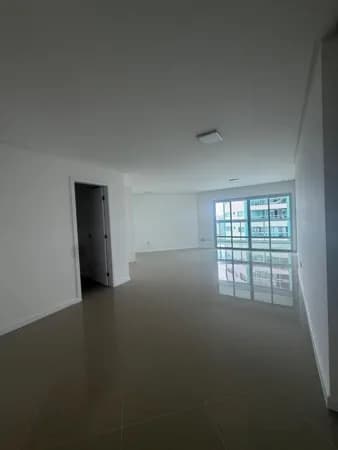 Apartamento na quadra do mar, 125m², 3 quartos, 1 suíte, 2 vagas e lazer de clube