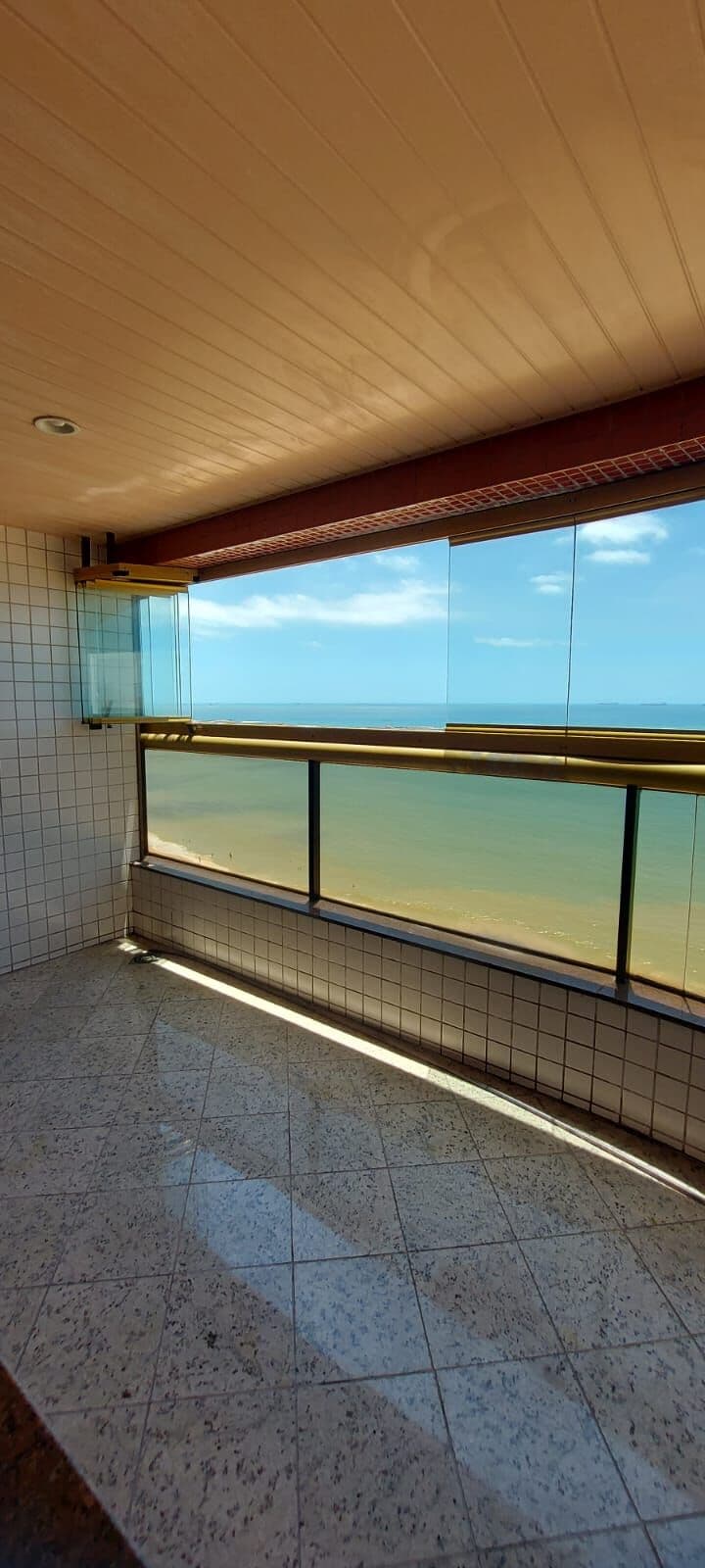 Apartamento frente mar, 50m², 1 quarto, sala cozinha, varanda, 1 vaga, lazer completo
