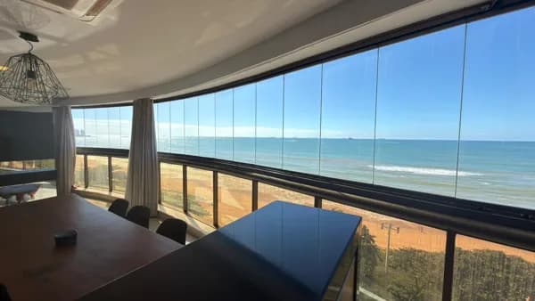Apartamento frente para o mar de Itaparica. São 220m² , 3 suítes + closet, 4 vagas, lazer de clube
