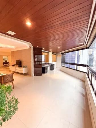 Apartamento na quadra do mar, reformado, 257m², 4 quartos, 2 suítes, 3 vagas - Praia de Itapuã