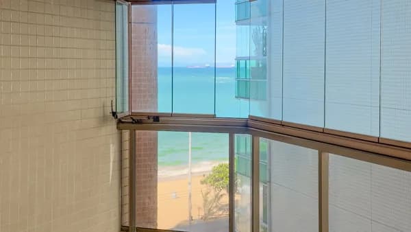 Apartamento 140m², prédio frente mar, 3 quartos, 1 suíte, 2 vagas - Praia de Itapuã