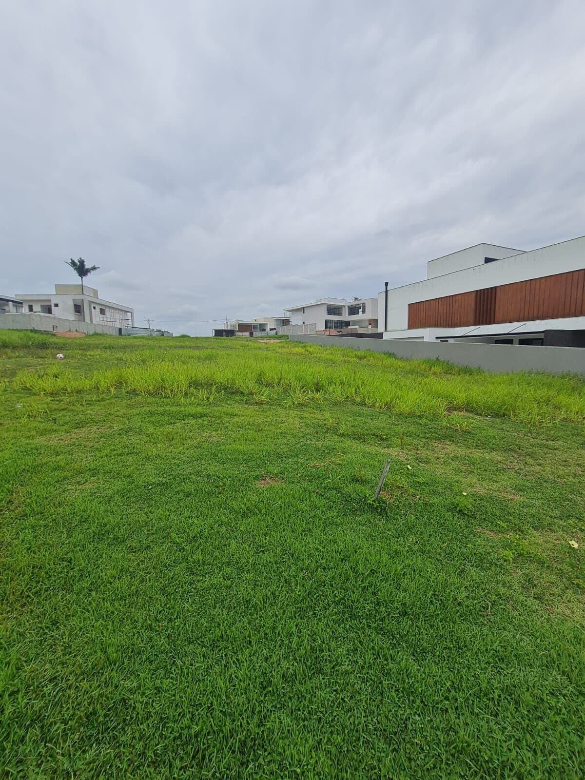 Terreno 954m² - Condomínio Jardim Veneza
