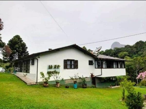 OPORTUNIDADE EM PEDRA AZUL - Sítio 4,3 hectares (43.000m²), em Pedra Azul, próximo a Rota do Lagarto, com vista para a Pedra Azul