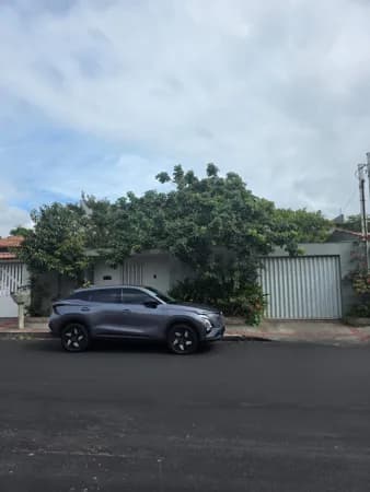 Casa com 360m², quarto e sala e um potencial enorme no segundo andar para fazer como quiser