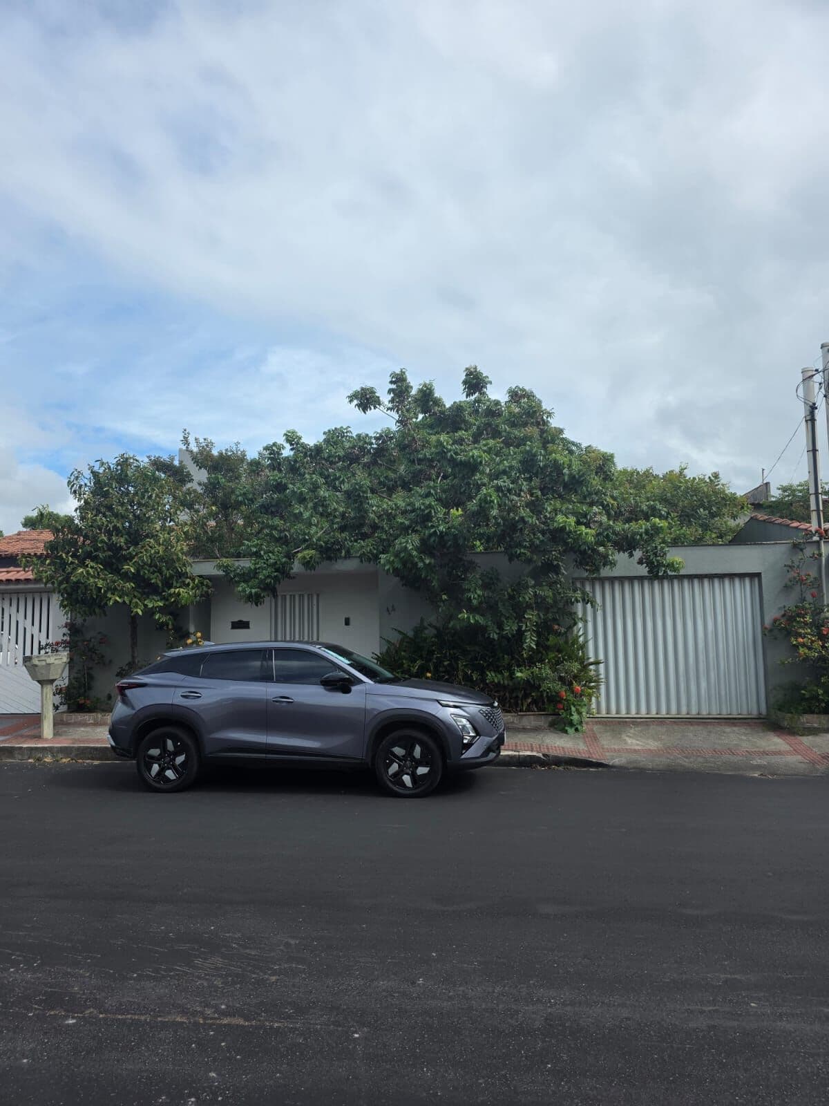 Casa com 360m², quarto e sala e um potencial enorme no segundo andar para fazer como quiser