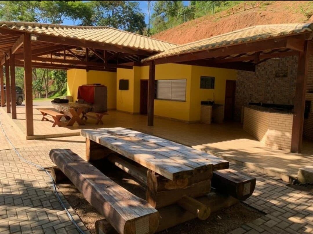 Sítio 30 mil M² (3 hectares), sendo uma das belas propriedades à venda na região de Marechal Floriano e Domingos Martins. Toda escriturada.
