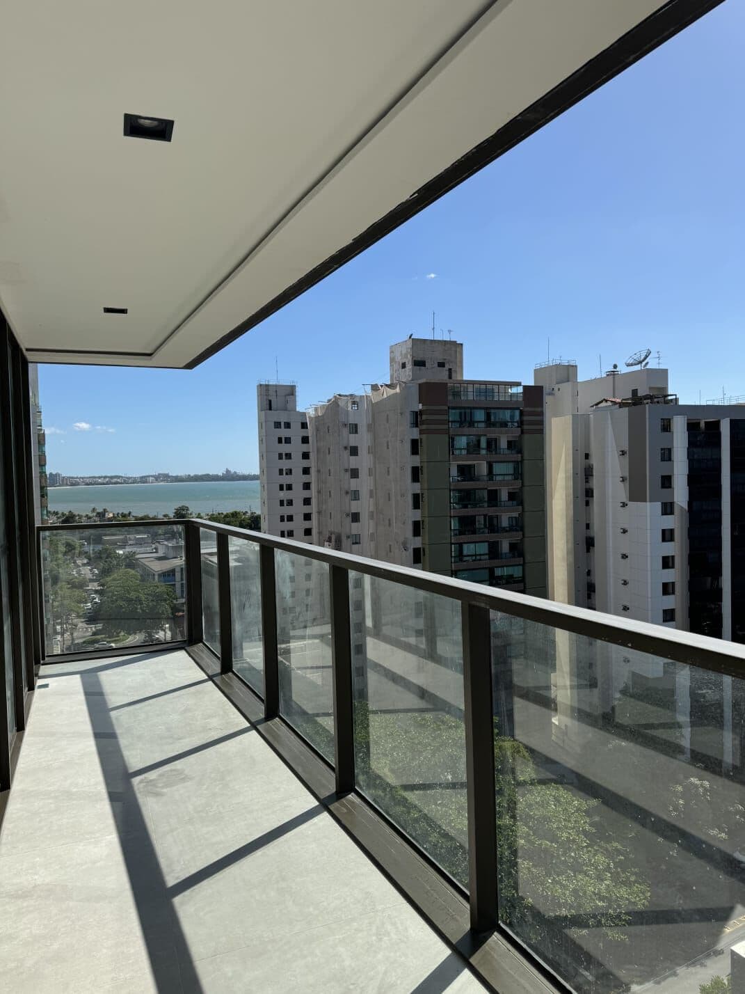 Apto novo, andar alto, 217m², 4 suítes, 4 vagas, lazer completo - Praia do Canto