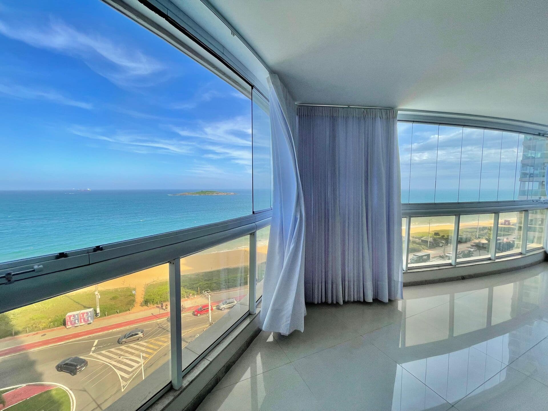 Apartamento frente para o mar, 180m², 4 quartos, 2 suítes, 3 vagas e lazer completo