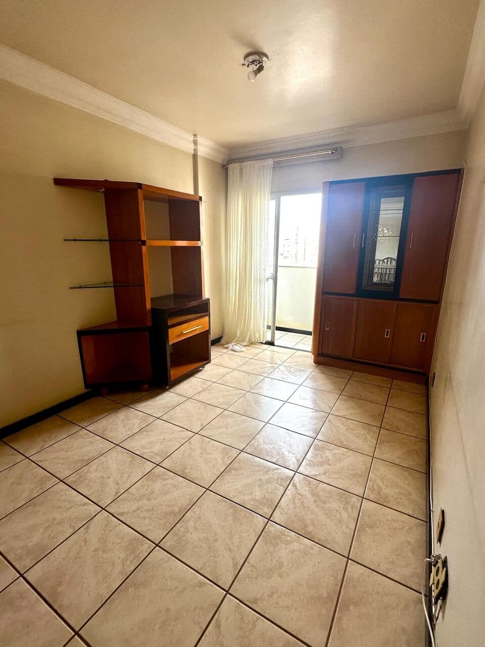 Apartamento em Itapuã de 73m², 2 quartos, 2 banheiros, 1 vaga de garagem.