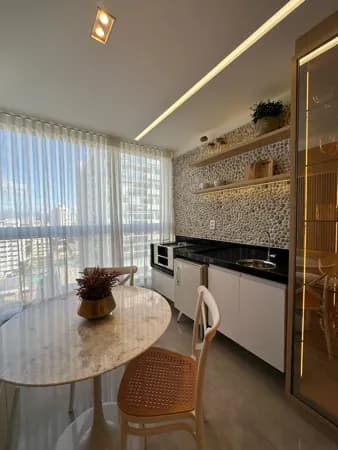 Apartamento porteira fechada na quadra do mar, 74m², 3 quartos com suíte e 2 vagas de garagem