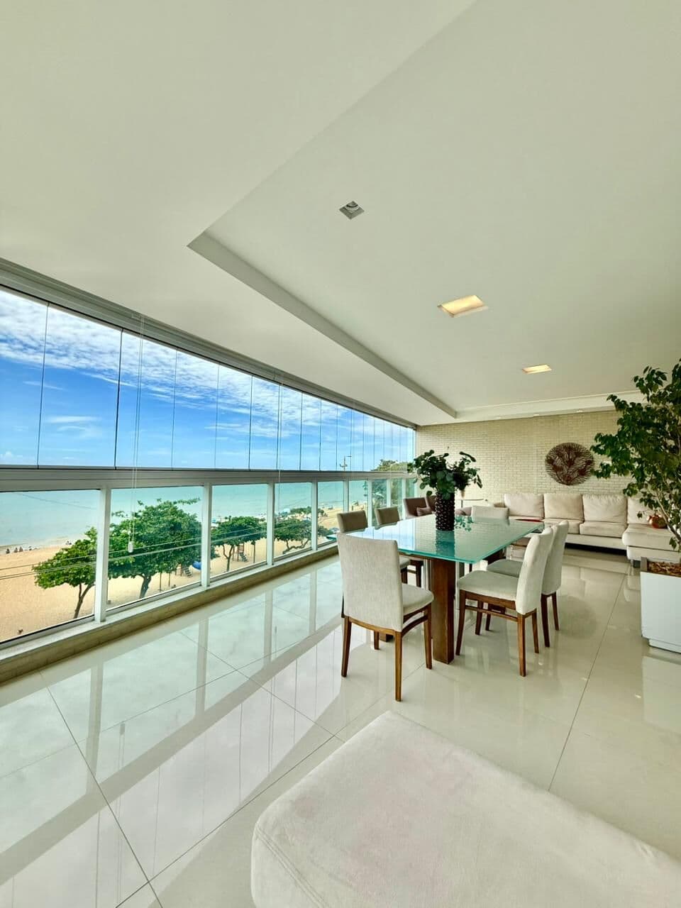 Apartamento frente para o mar, 250m², 4 suítes, 4 vagas de garagem
