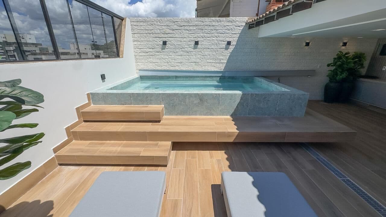 Cobertura Duplex luxuosa 450m², 4 suítes, 3 vagas, lazer privativo