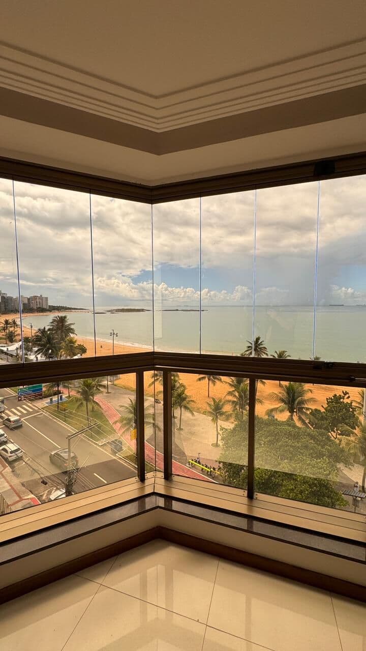 Apartamento 300m², 4 quartos, 2 suítes, DCE, 2 vagas, à venda na Praia da Costa