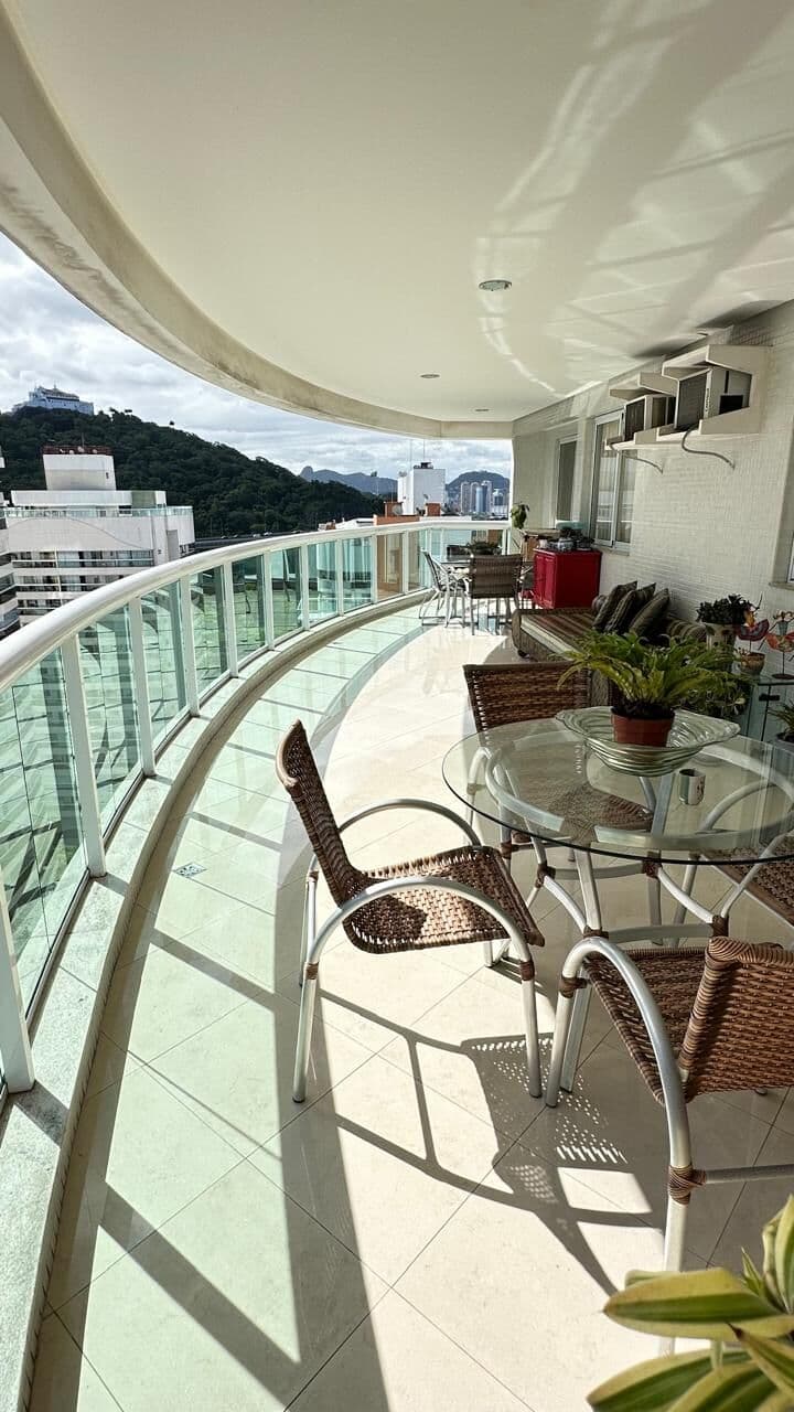 Apartamento 160m², 1 suíte, 2 vagas cobertas, lazer completo.