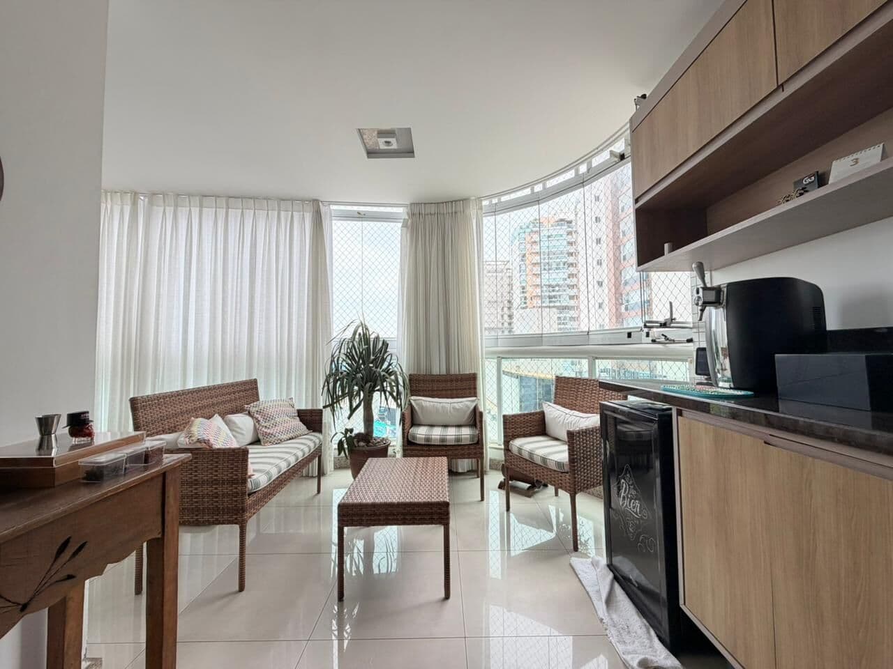 Apartamento 150m², 4 quartos, 1 suíte, varanda gourmet, lazer de clube