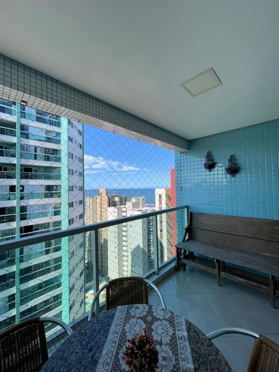 Apartamento 123m², 1 suíte, 2 vagas, lazer de clube, quadra do mar
