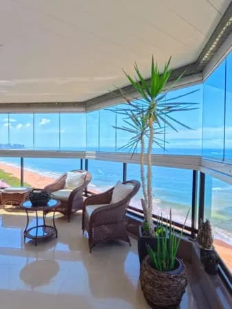 Apartamento frente para o mar da Praia de Itaparica, 244m², 4 quartos, 2 suítes, 3 vagas e lazer de clube completo