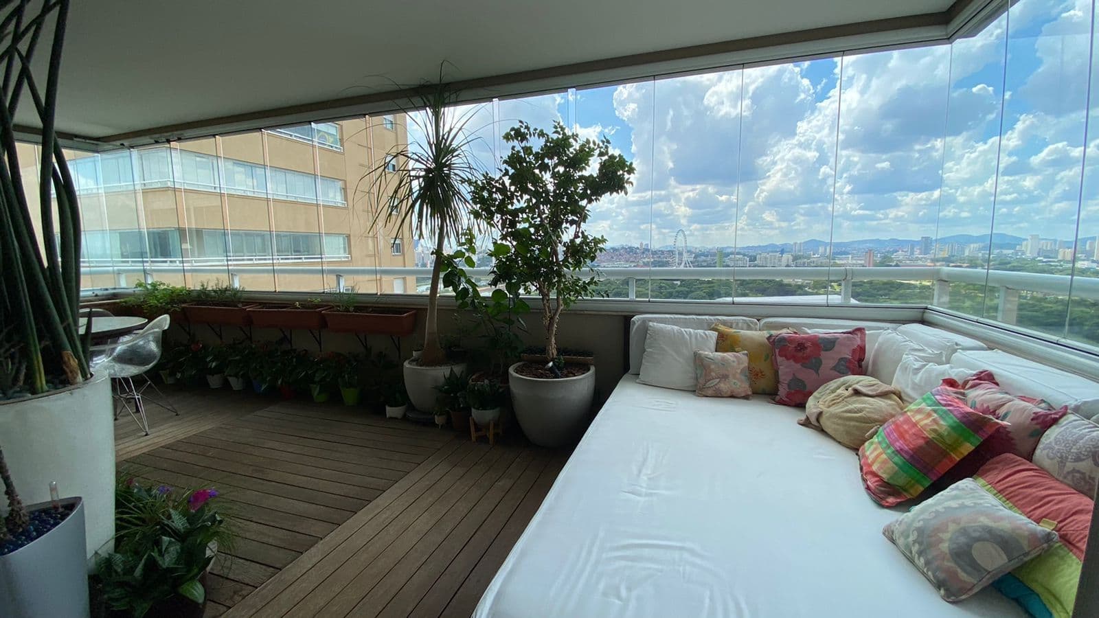 Apartamento Alto Padrão no Alto de Pinheiros com Vista - Andar Alto - Vista para o Parque