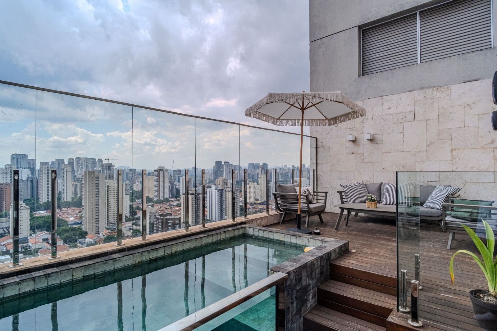 Cobertura Duplex 380m² com Piscina e 5 Vagas