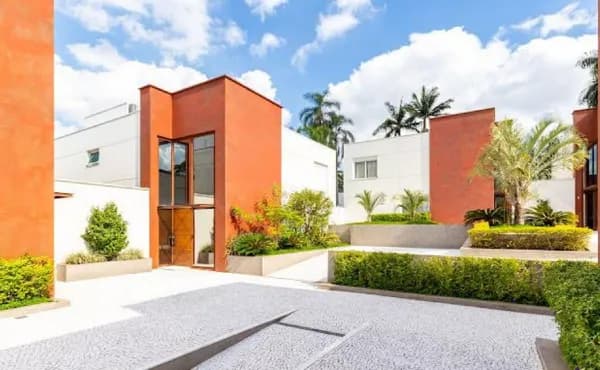 Casa Alto Padrão Condomínio Porto Fino.