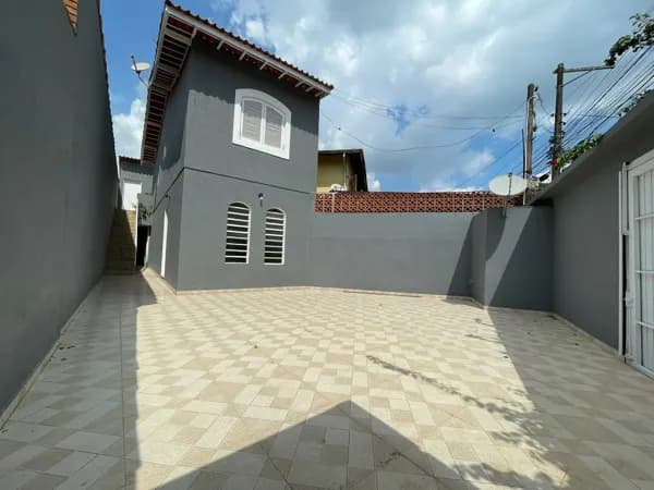 Casa à Venda com 2 Quartos e Garagem