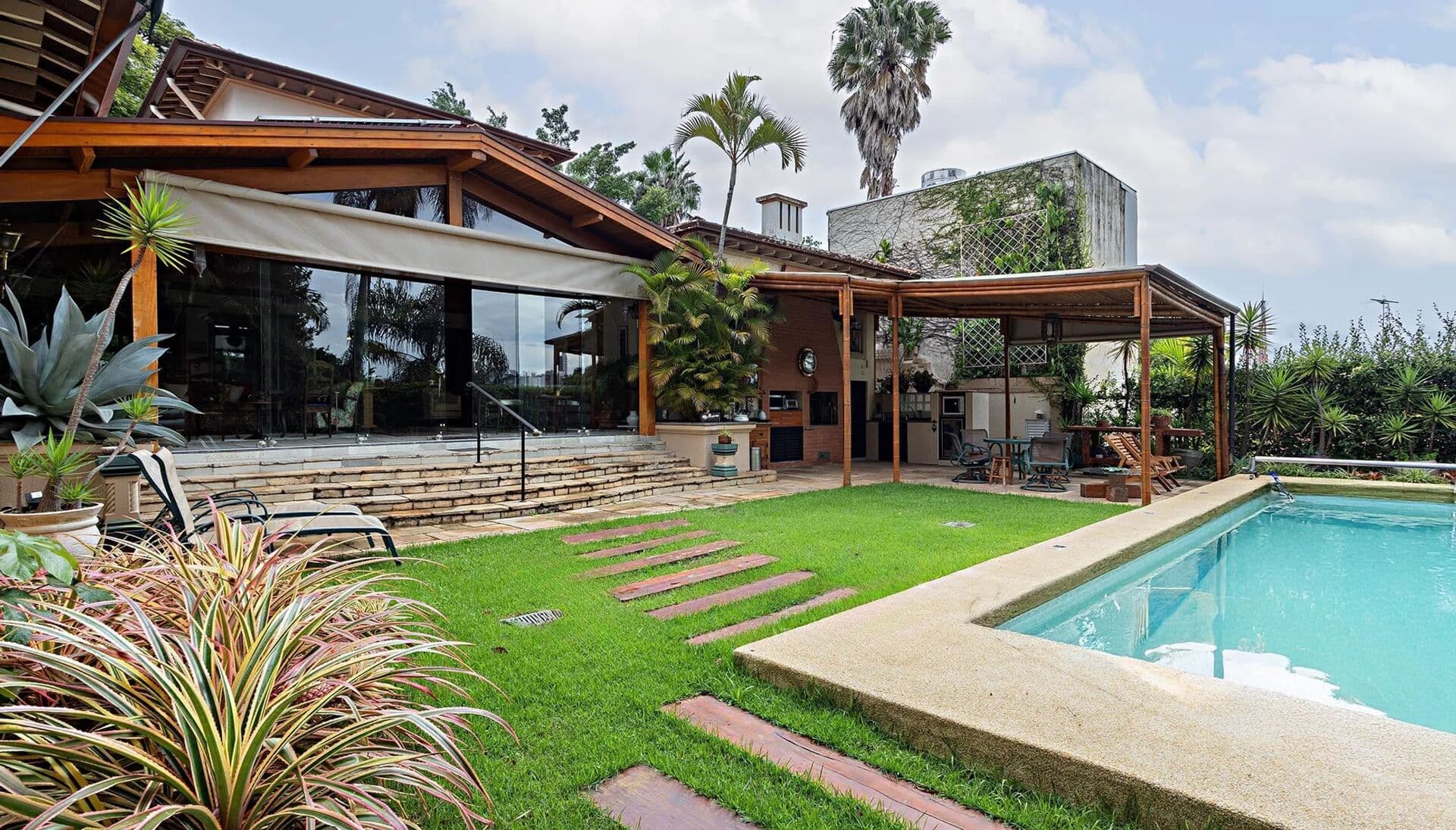 Casa com lazer completo e privacidade no Pacaembu