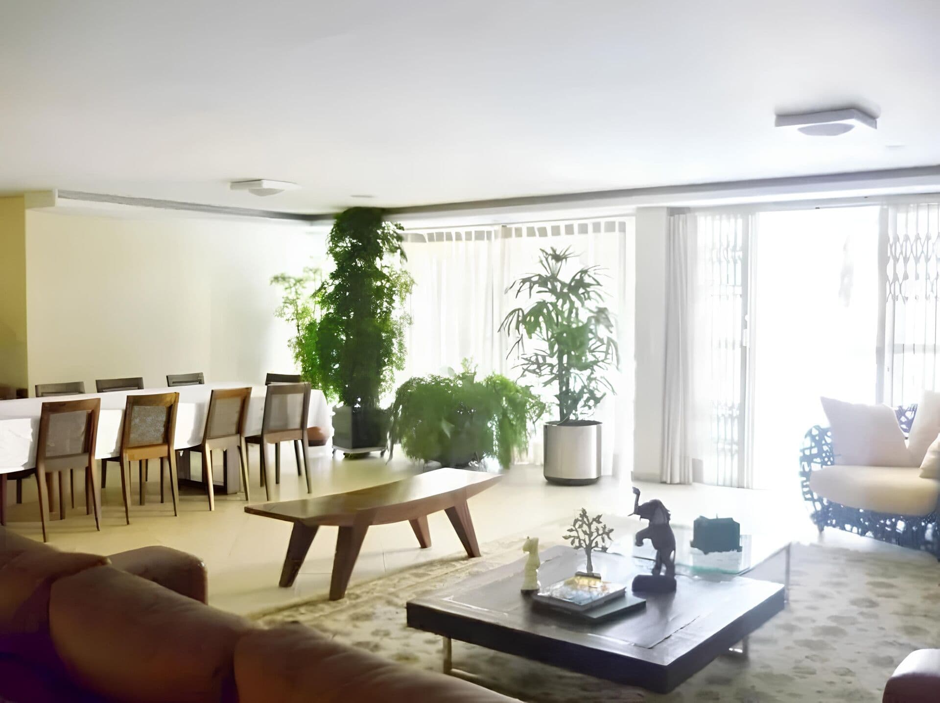 SOBRADO ESPAÇOSO E SOFISTICADO NO CAMPO BELO – 682m² DE CONFORTO E ELEGÂNCIA