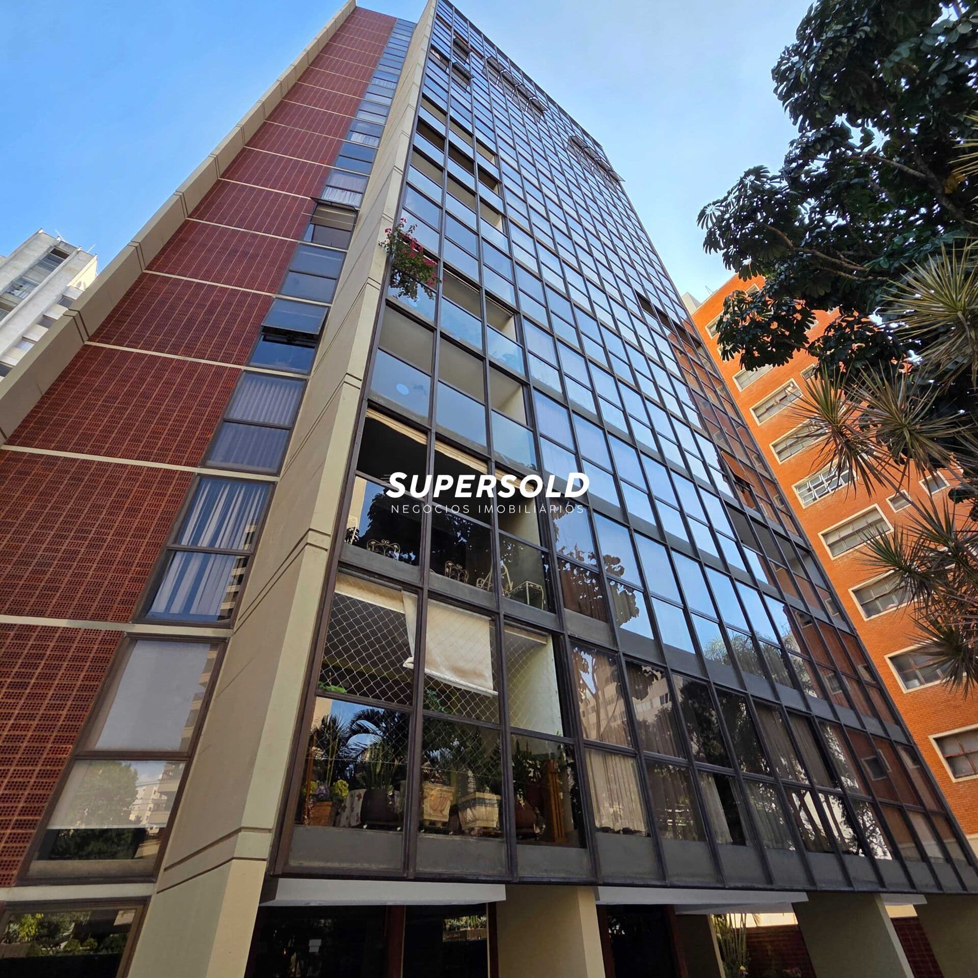 Apartamento de Alto Padrão no Cambuí, Campinas/SP: 4 Quartos, 2 Suítes e 4 Vagas