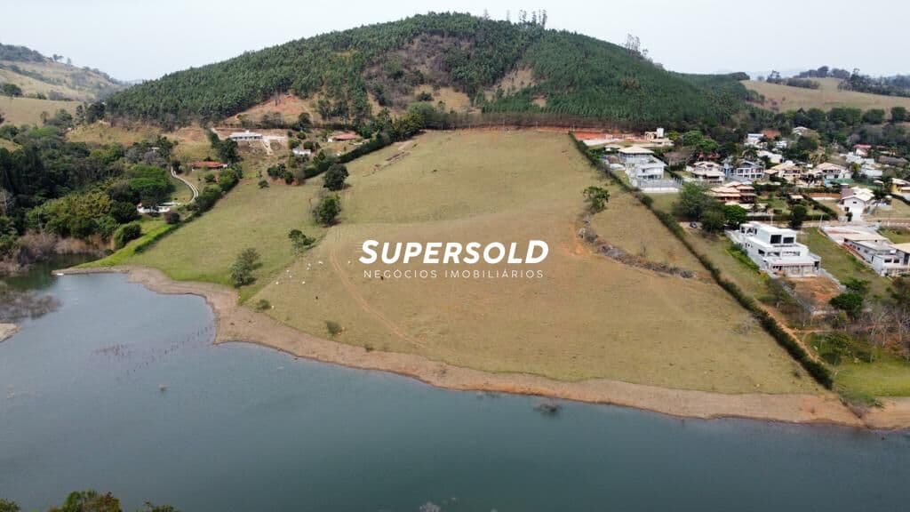Terreno à venda em Piracaia/SP - Frente com a represa