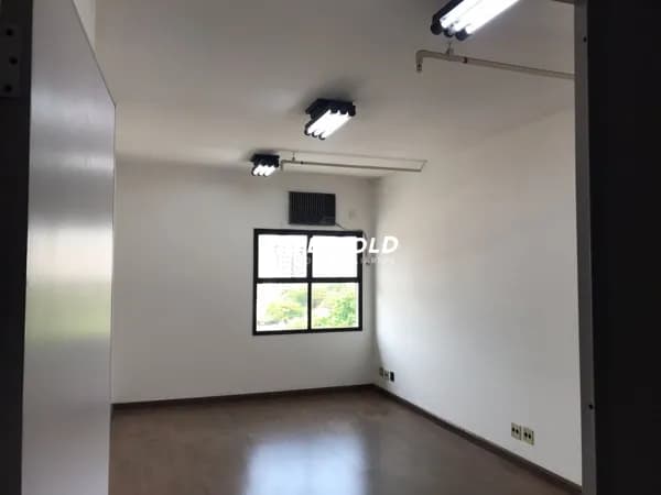 Sala Comercial Locação / Alugar com 31m² - Com Garagem– R$ 950,00 – no bairro Botafogo – Campinas/SP.