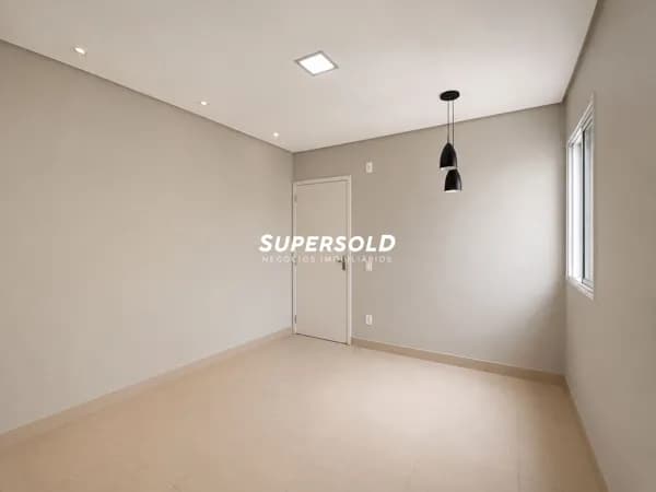 Apartamento á venda de 2 quartos na região do Ouro Verde - Super Conservado!