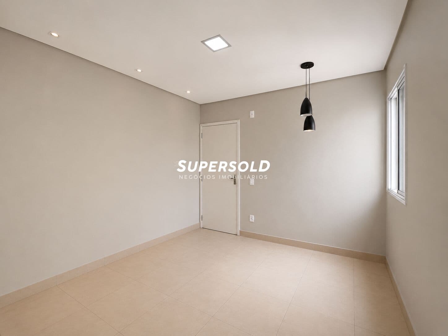 Apartamento á venda de 2 quartos na região do Ouro Verde - Super Conservado!