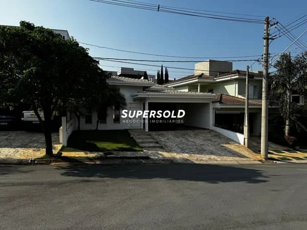 Casa térrea à venda no Condomínio Madre Maria Vilac em Valinhos