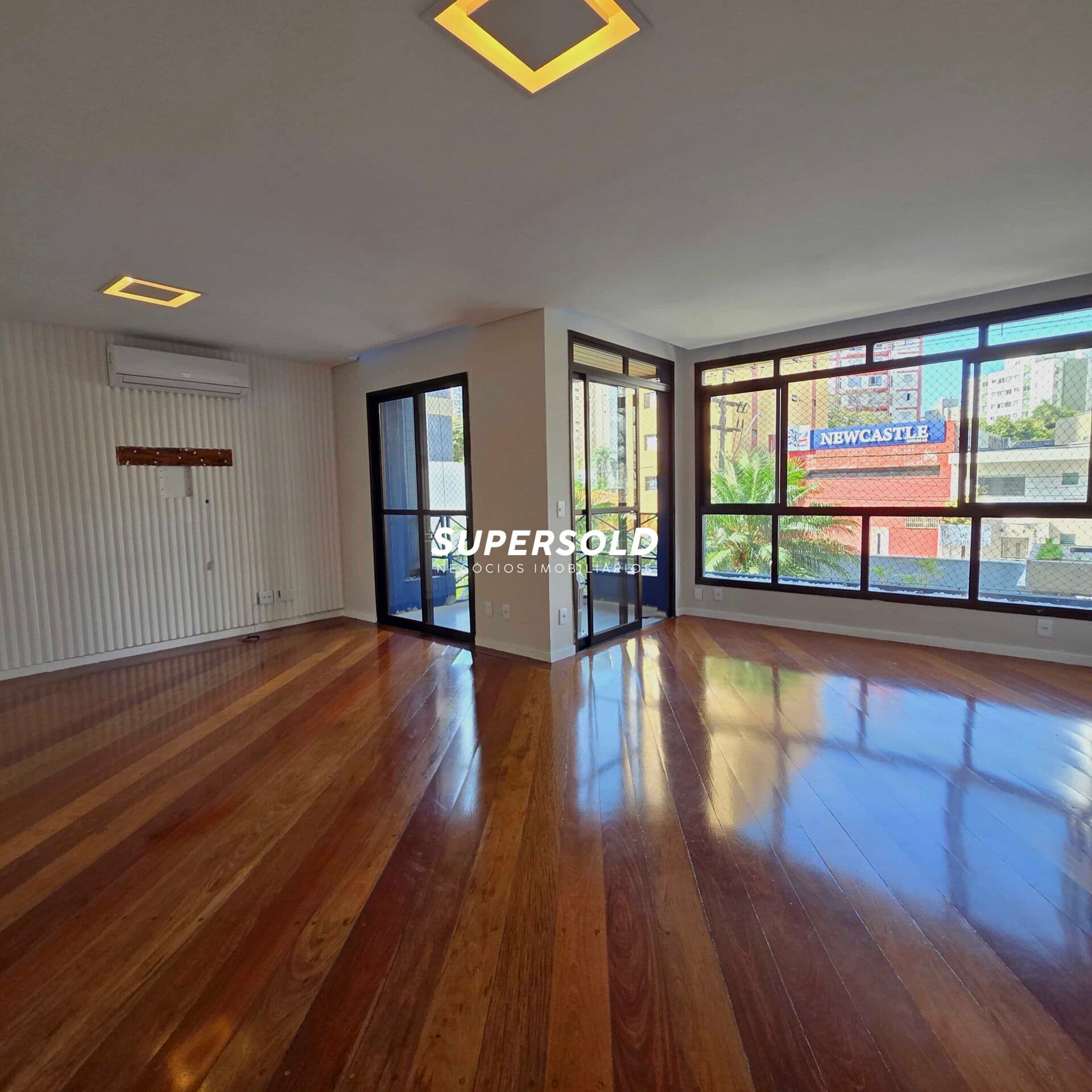 Apartamento à venda no edifício Lago di Como com 3 suítes na Vila Itapura em Campinas/SP