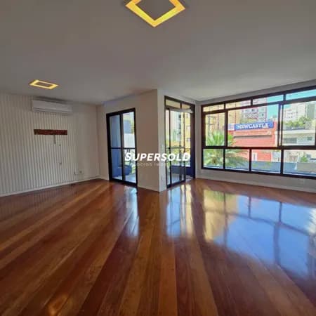 Apartamento à venda no edifício Lago di Como com 3 suítes na Vila Itapura em Campinas/SP