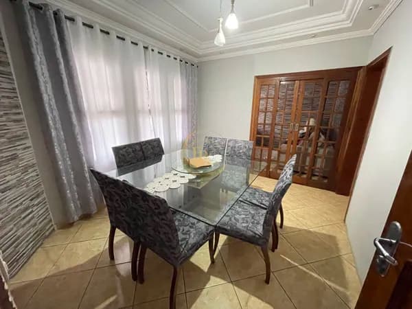 Casa C/ 3 Dorms + Edícula e muito espaço