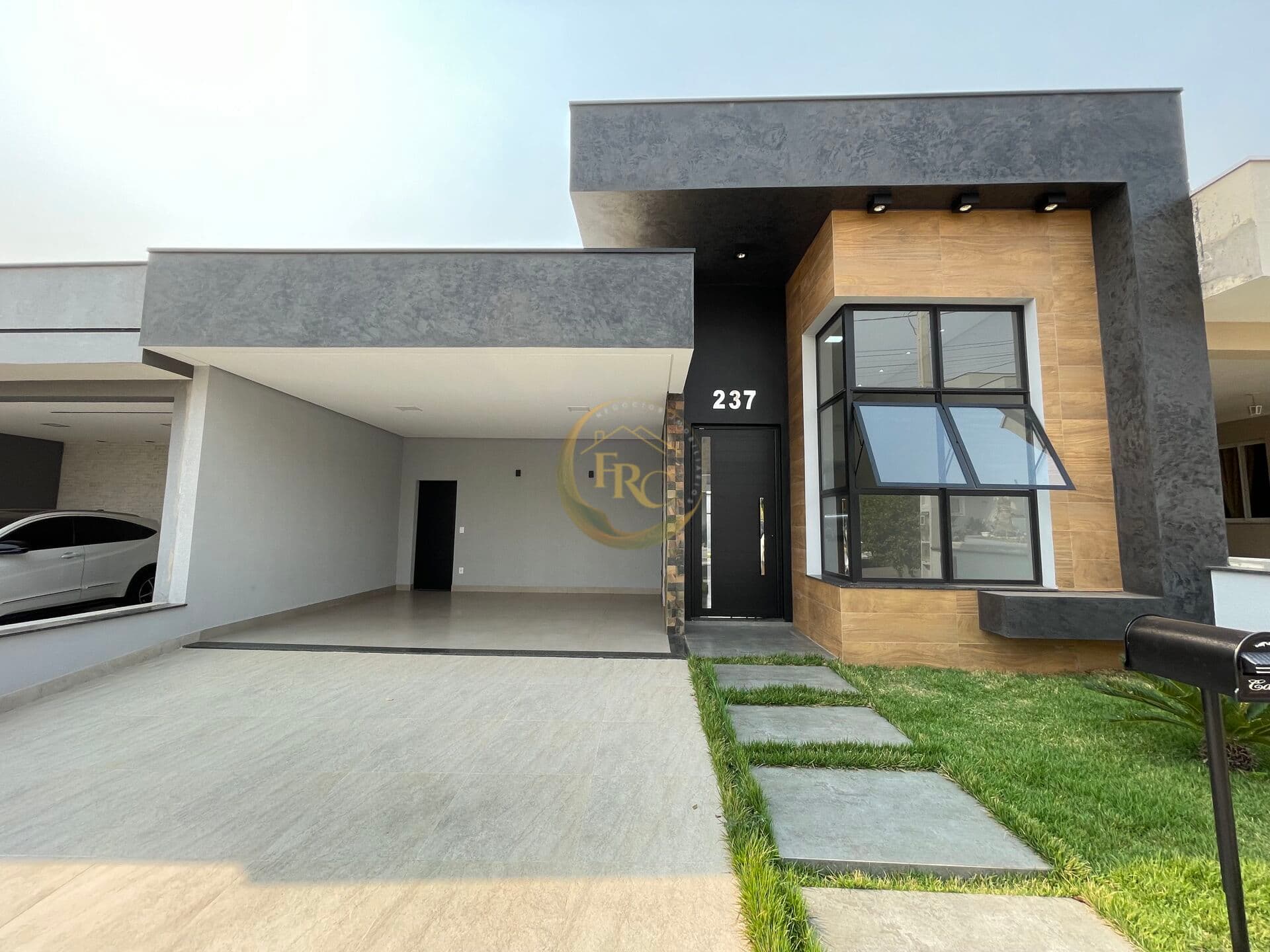 Casa em Condomínio 3 dorms com Planejados