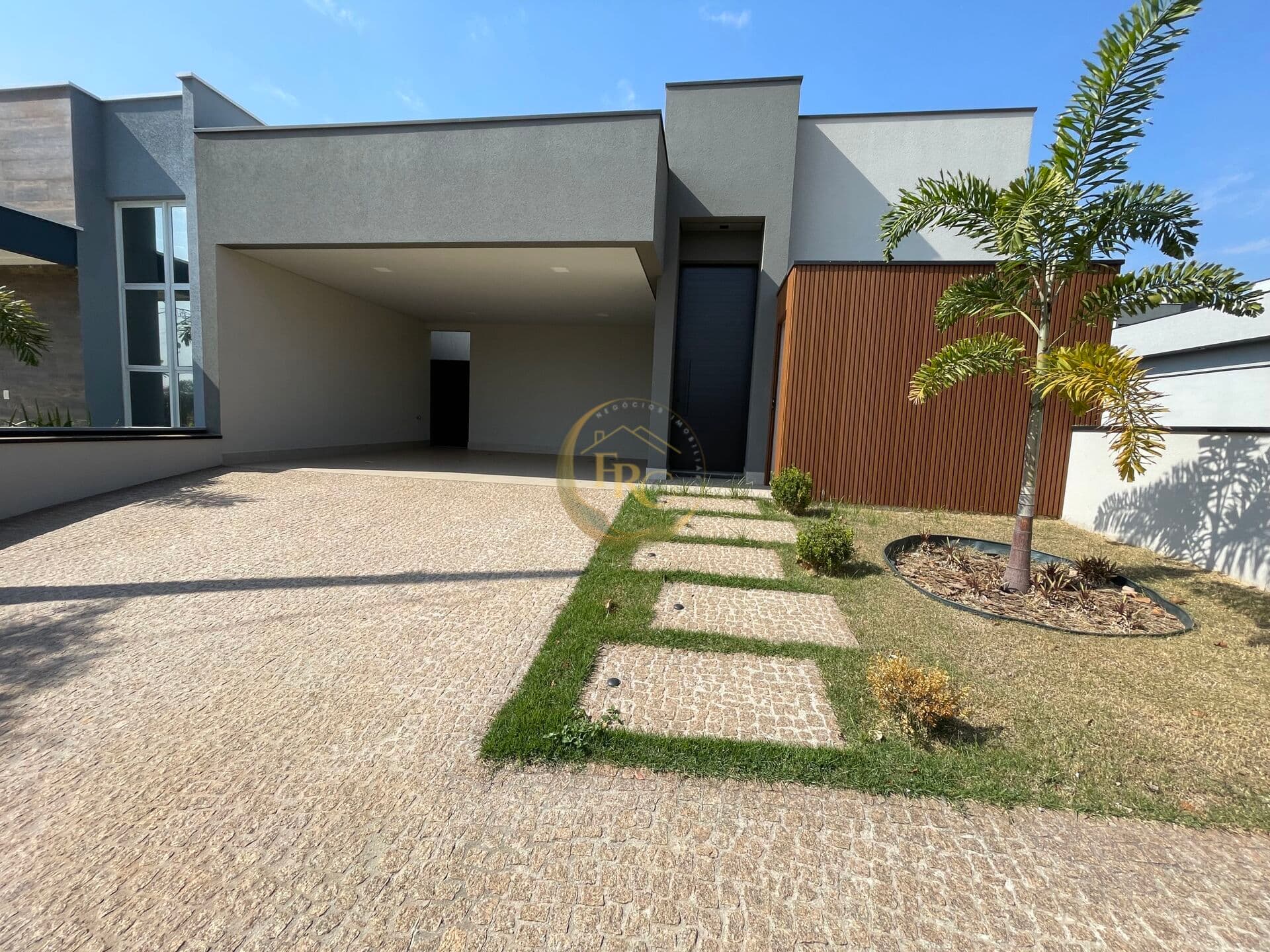 Casa em Condomínio no Residencial Jardim do Jatobá