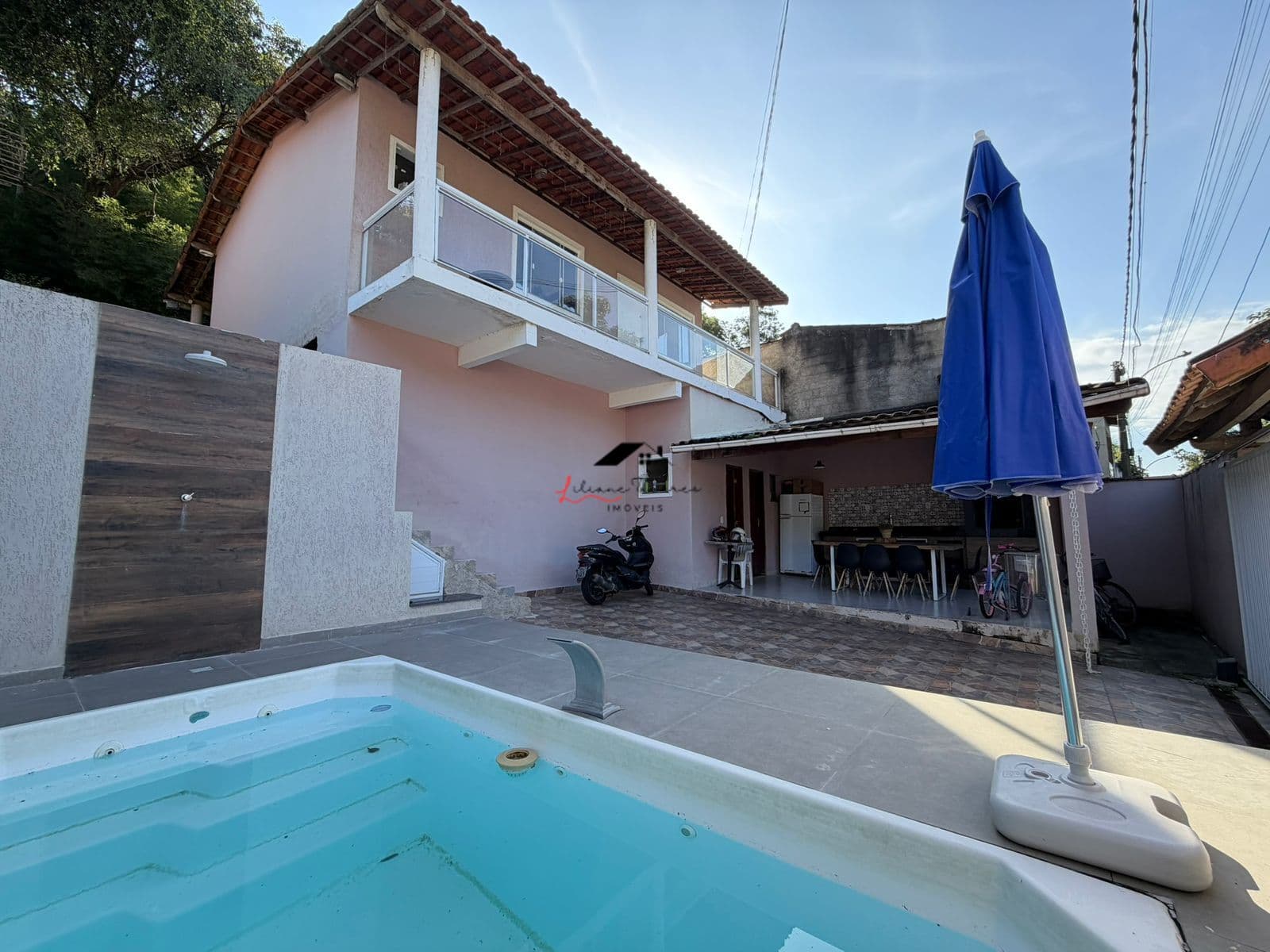CASA COM PISCINA NO FLAMENGO MARICÁ/RJ, POR R$390 MIL