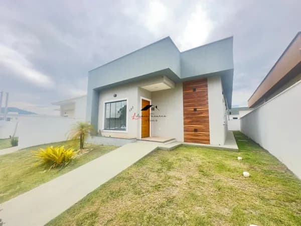 Linda casa com closet e área gourmet, no condomínio Dom Village Maricá/RJ