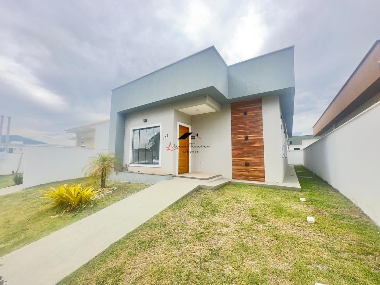 Linda casa com closet e área gourmet, no condomínio Dom Village Maricá/RJ