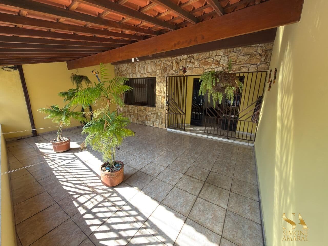 TERRENO COM 3 CASAS NO QUINTAL!!!