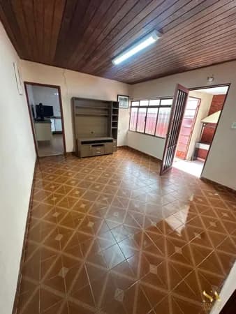 Casa Térrea ao lado da segunda portaria do Clube Atlético Aramaçãn!!!