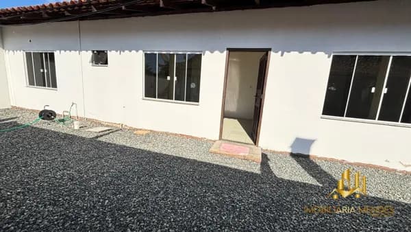 Casa nos Fundos