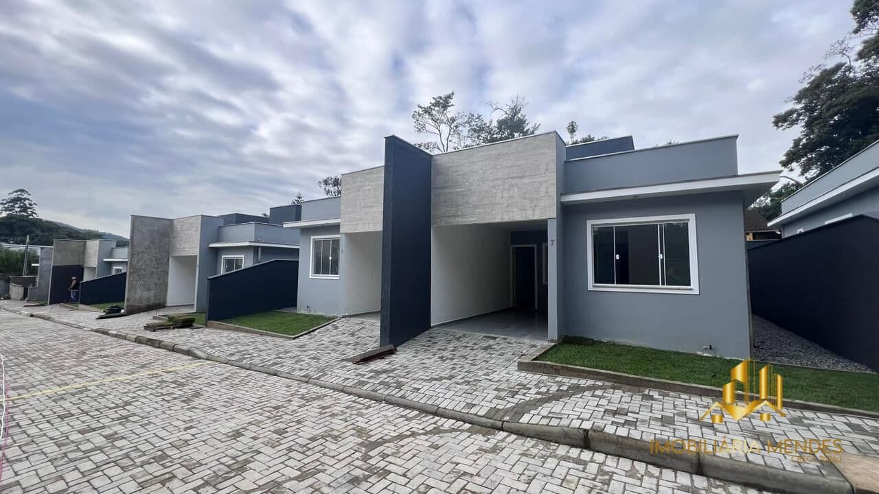 Casa Geminada em CONDOMÍNIO